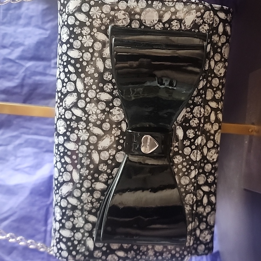 Betsey Johnson Diamonds Are A Girls Best Friend Crossbody EUC - Picture 2 of 8